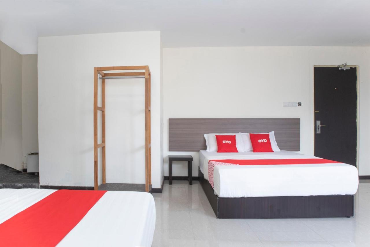 Oyo 90251 Hotel Malaysia 诗巫 外观 照片